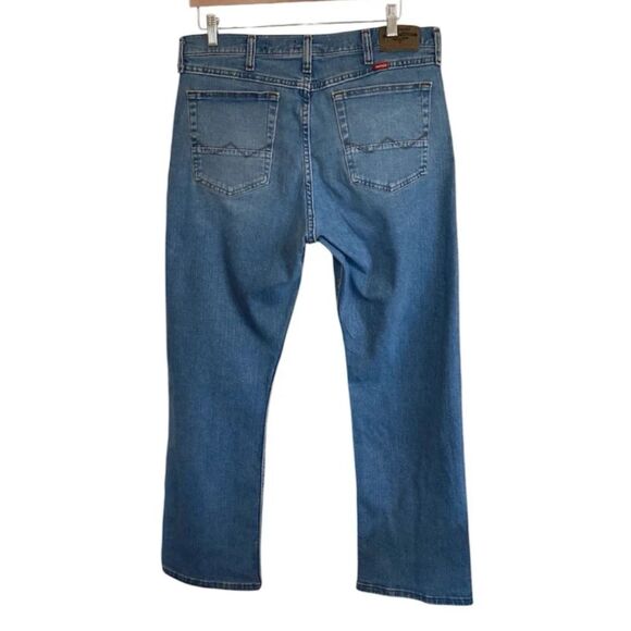 Wrangler Relaxed Bootcut Men's 34x30 Mid Rise Blue Jean whiskered - Picture 2 of 13